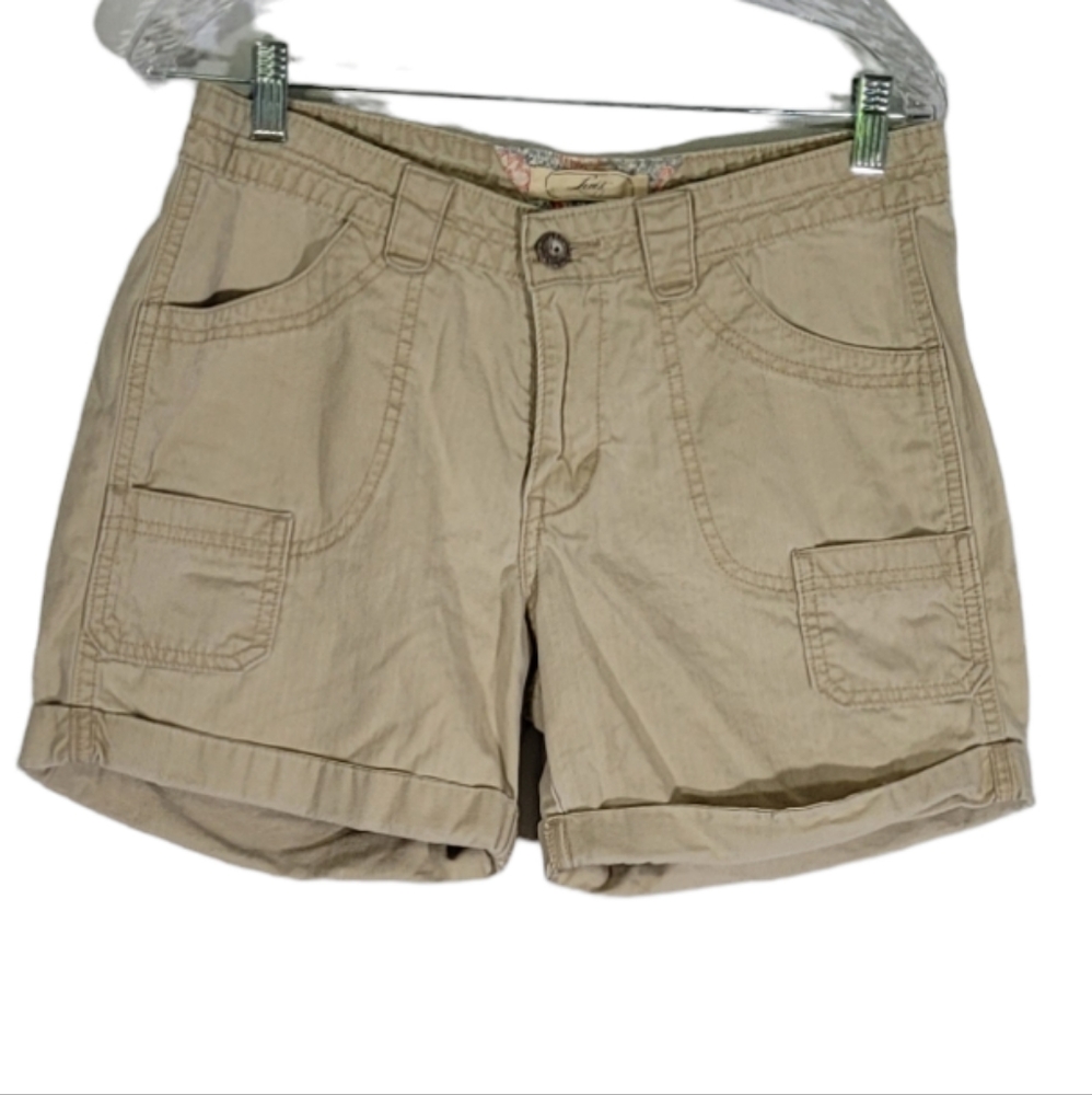 LEVIS- Khaki Chino Shorts. Tan( Khaki) Size 8